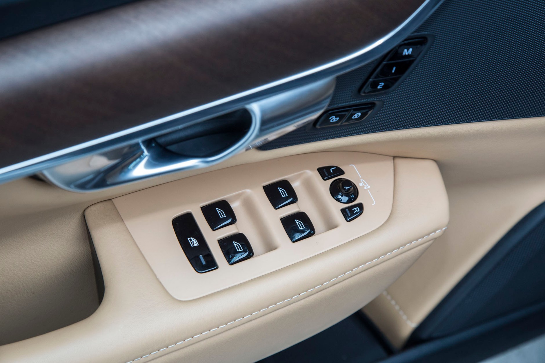 Volvo V90 D5 AWD - pięć metrów dobrego stylu