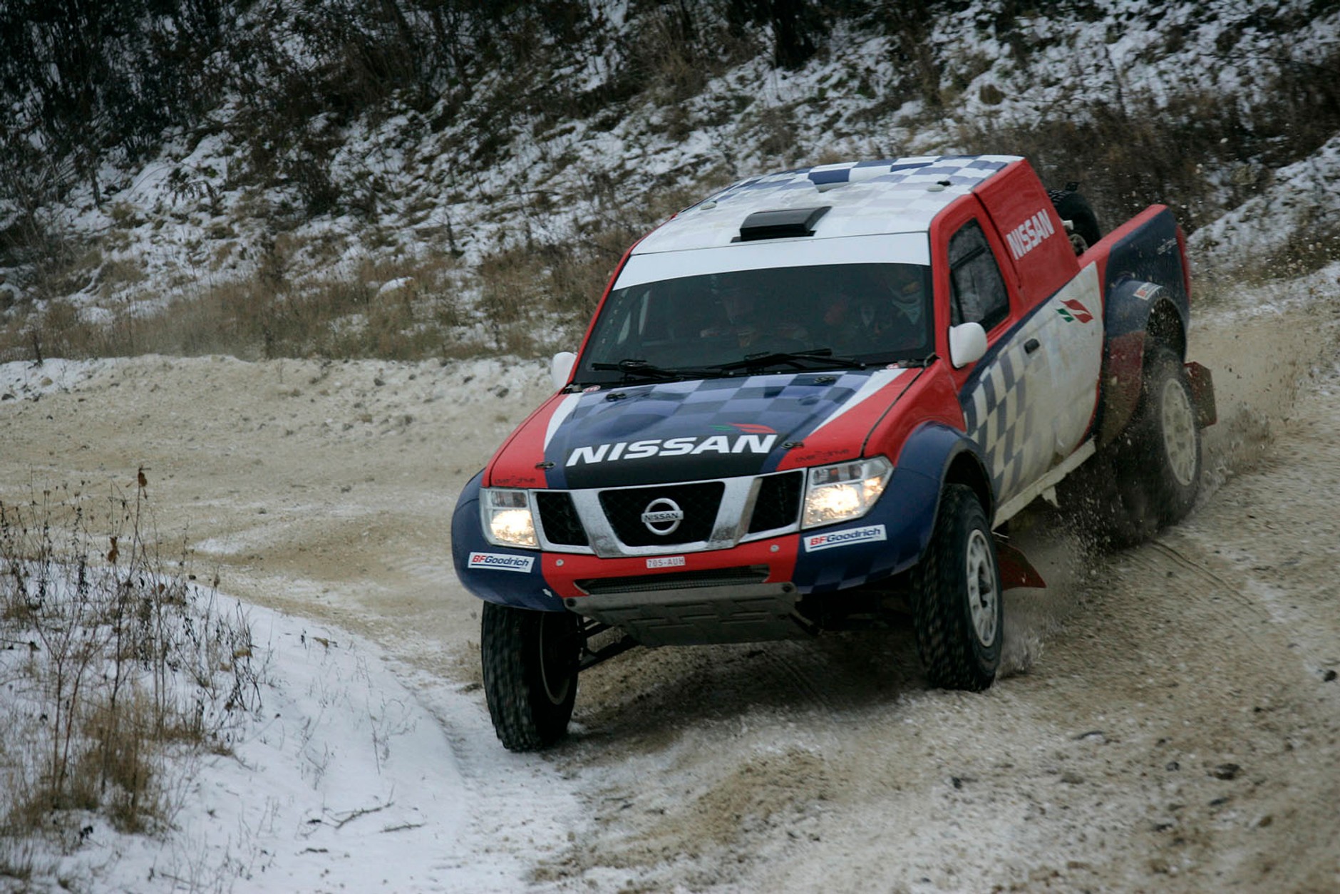 Rajd Dakar 2011: Nani Roma w Nissanie Krzysztofa Hołowczyca (galeria Rallyworld©Willy Weyens)