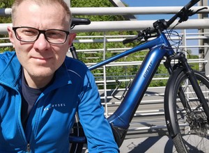 Kupiłem rower elektryczny. Opowiem wam, jak jest. Jak się go ładuje, na ile wystarcza prądu, jak patrzą na ciebie inni rowerzyści