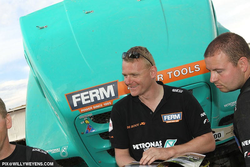 Dakar 2013: ciężarówka bez skrzyni, Małysz traci oddech (13. etap, wyniki, galeria)