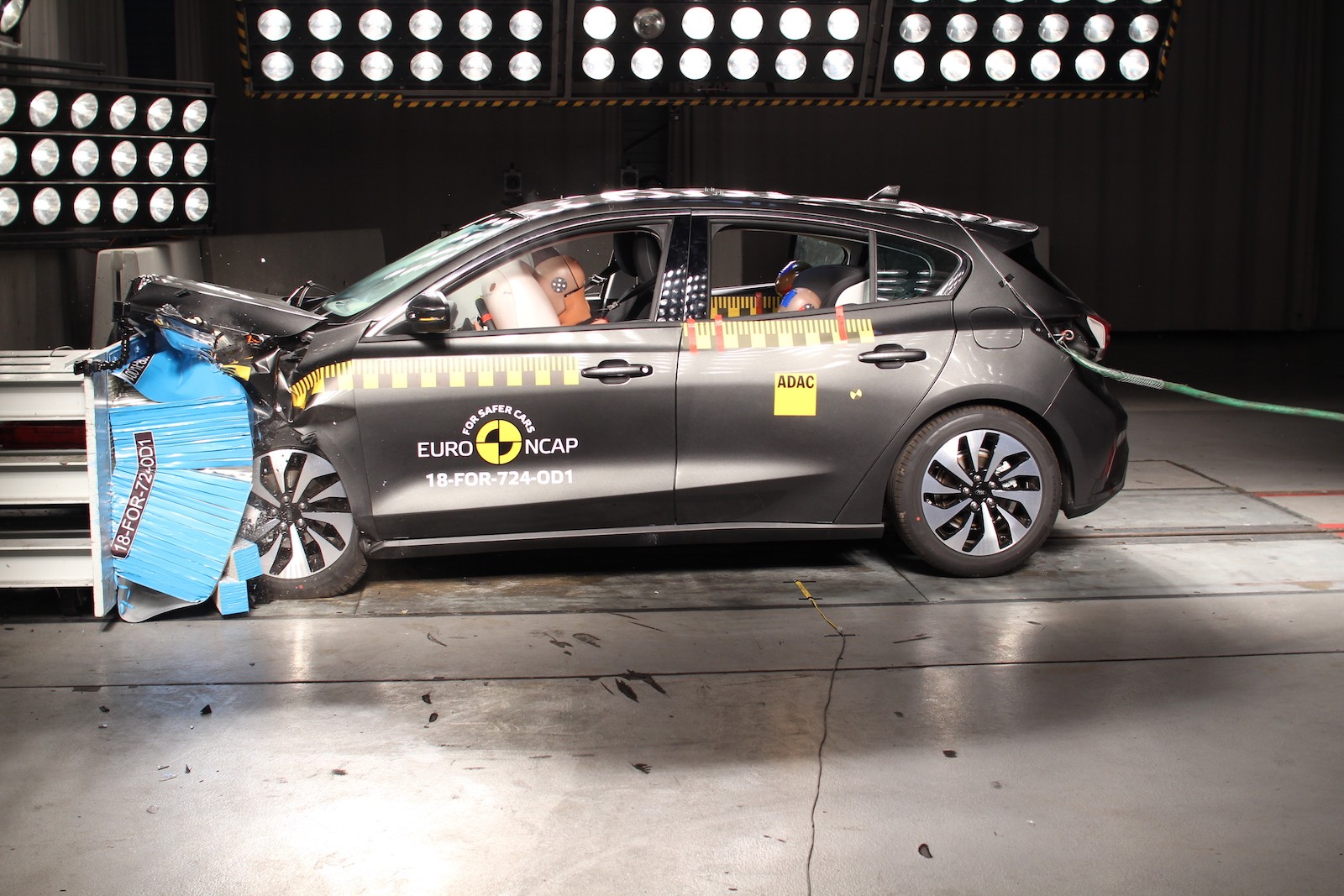 Crash test Volvo XC40 i Forda Focusa