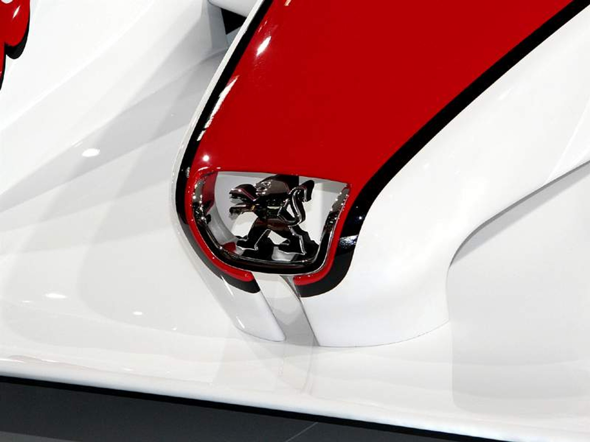 Paryż na żywo: Peugeot 908 V12 HDi DPFS