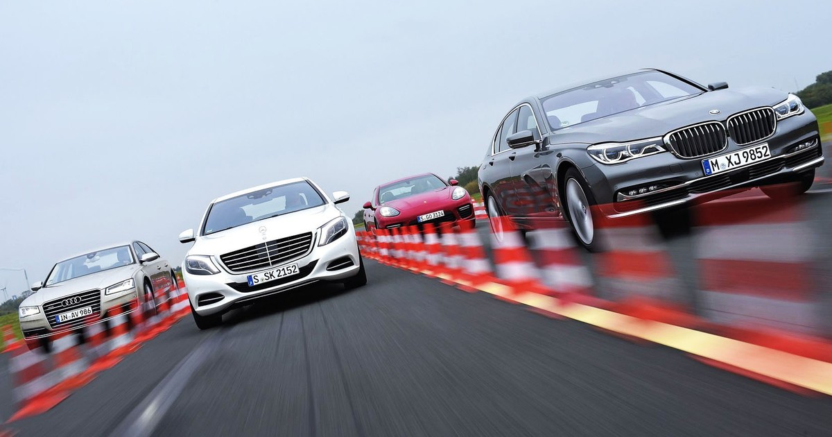 Limuzyna dla szefa wszystkich szefów - nowe BMW 750i kontra Audi A8, Mercedes klasy S i Porsche Panamera