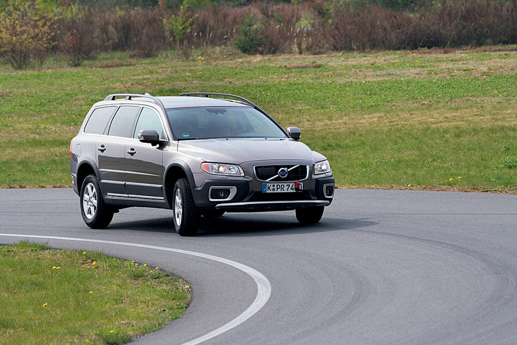 Test opon zimowych w rozmiarze 215/65 R 16: sprawdziliśmy, które zatańczą na lodzie