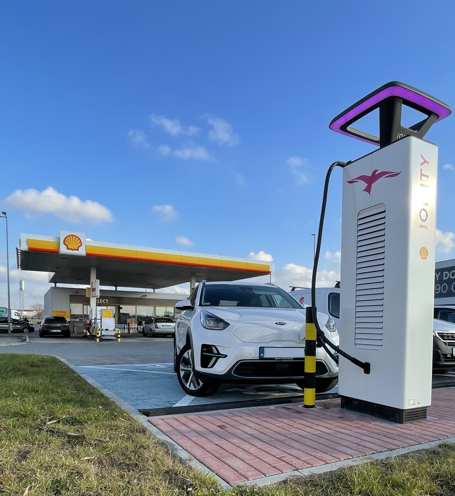 Shell - IONITY - stacja do ładowania samochodów elektrycznych