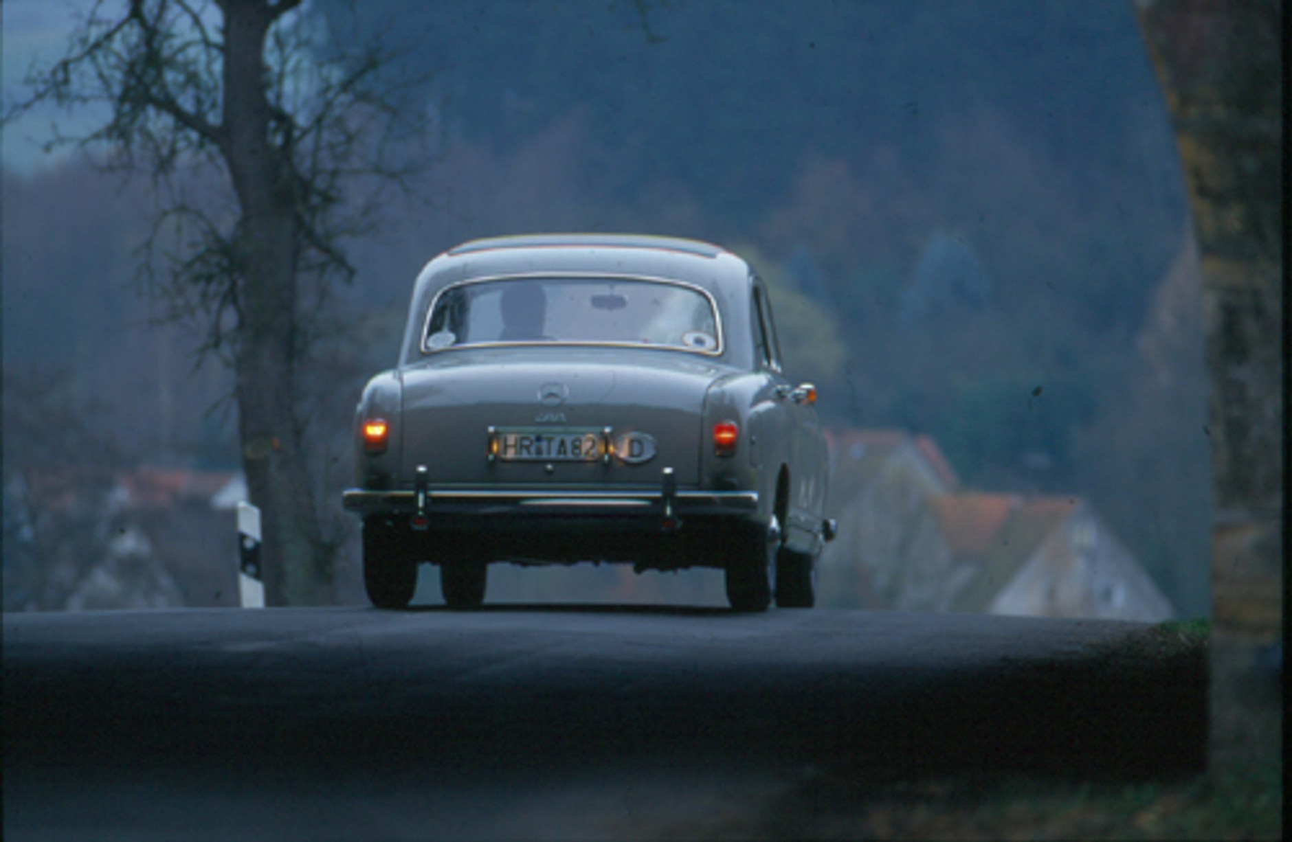 Mercedes-benz 180 - Ponton wypłynął na drogi