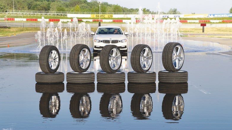 Im większe koła i szersze opony, tym lepsze prowadzenie? Nasz test