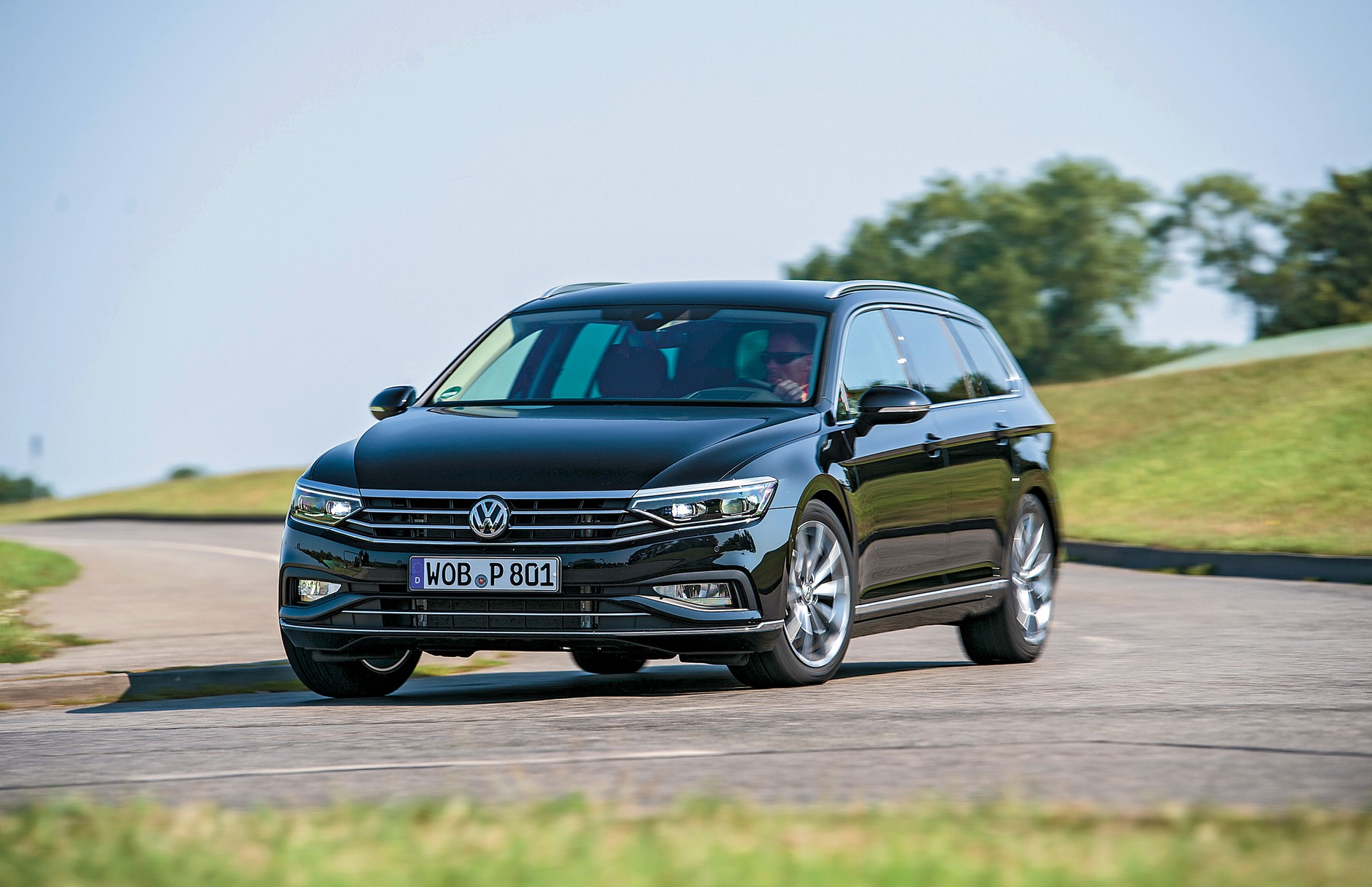 Cztery kombi klasy średniej - VW Passat