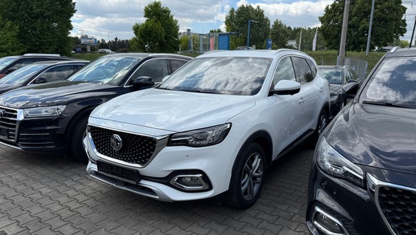 Białe MG z 2022 r. z przebiegiem 38 tys. km. Auta na rynku Europejskim są technicznie inne, niż te w Rosji czy Chinach