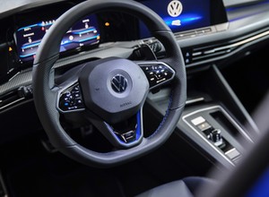 263 km/h nowym Volkswagenem Golfem R [Nagranie]