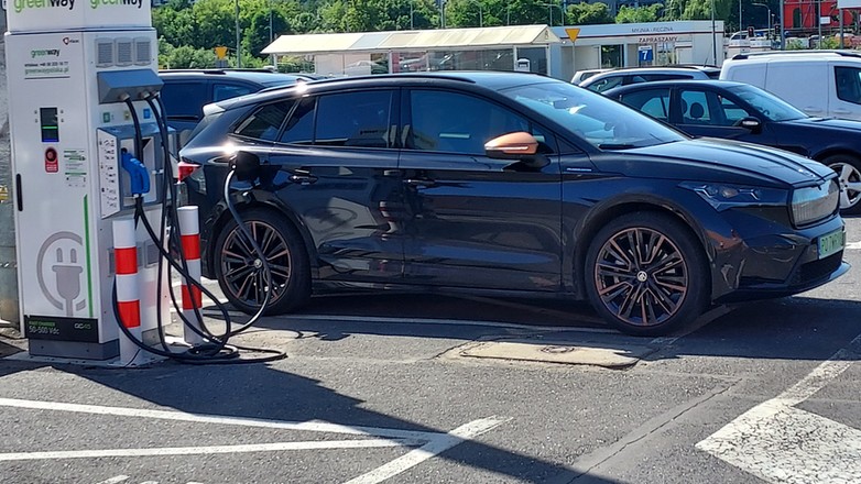 Skoda Enyaq 2022 80 kWh, stacja ładowania Greenway w Wałbrzychu