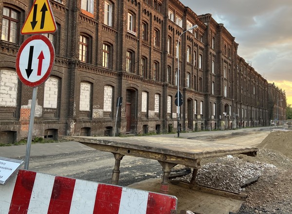 Drogowy paraliż w samym środku Polski. "Szybciej hulajnogą niż autem" [ZDJĘCIA]