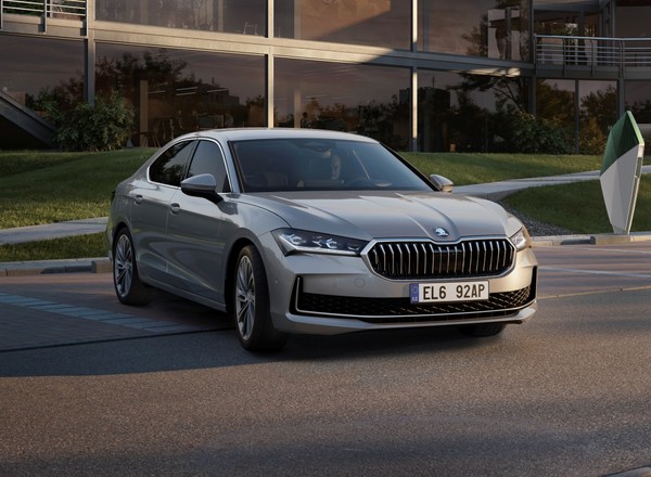 Skoda Superb dostanie nową hybrydę. Wyróżniają ją co najmniej dwie rzeczy