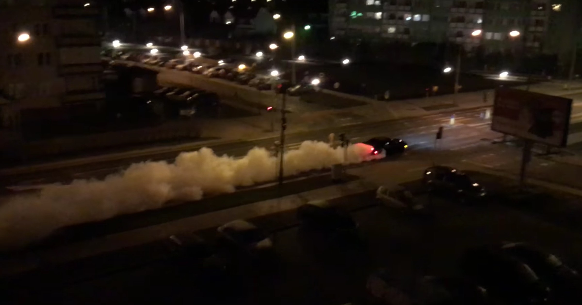 Elegancki burnout Challenger Hellcat. W Polsce