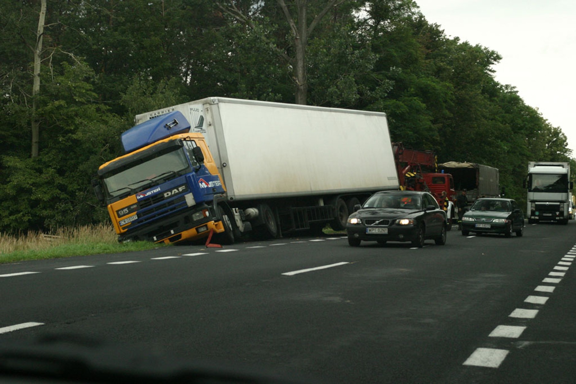 W pogoni za kasą - Zobacz,  dlaczego kierowcy ciężarowek łamią przepisy