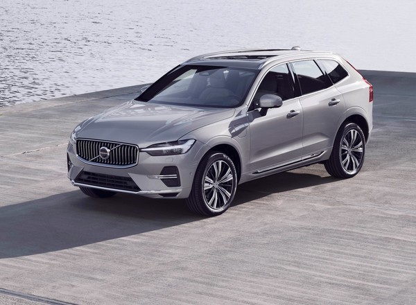 Volvo XC60 po liftingu - nowe multimedia i lekki retusz