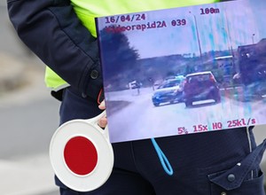 Miał 3 promile, Fiatem Punto uciekał przed policją. Prawie się wymknął... [WIDEO]