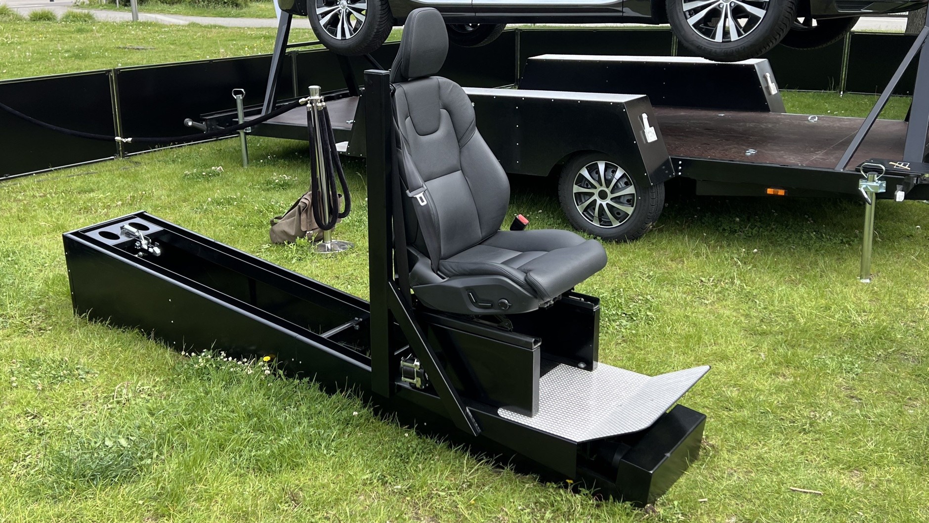 Symulator zderzenia czołowego przy 8 km na godz. w miasteczku Volvo For Safety (Warszawa; 23 maja 2025 r.)