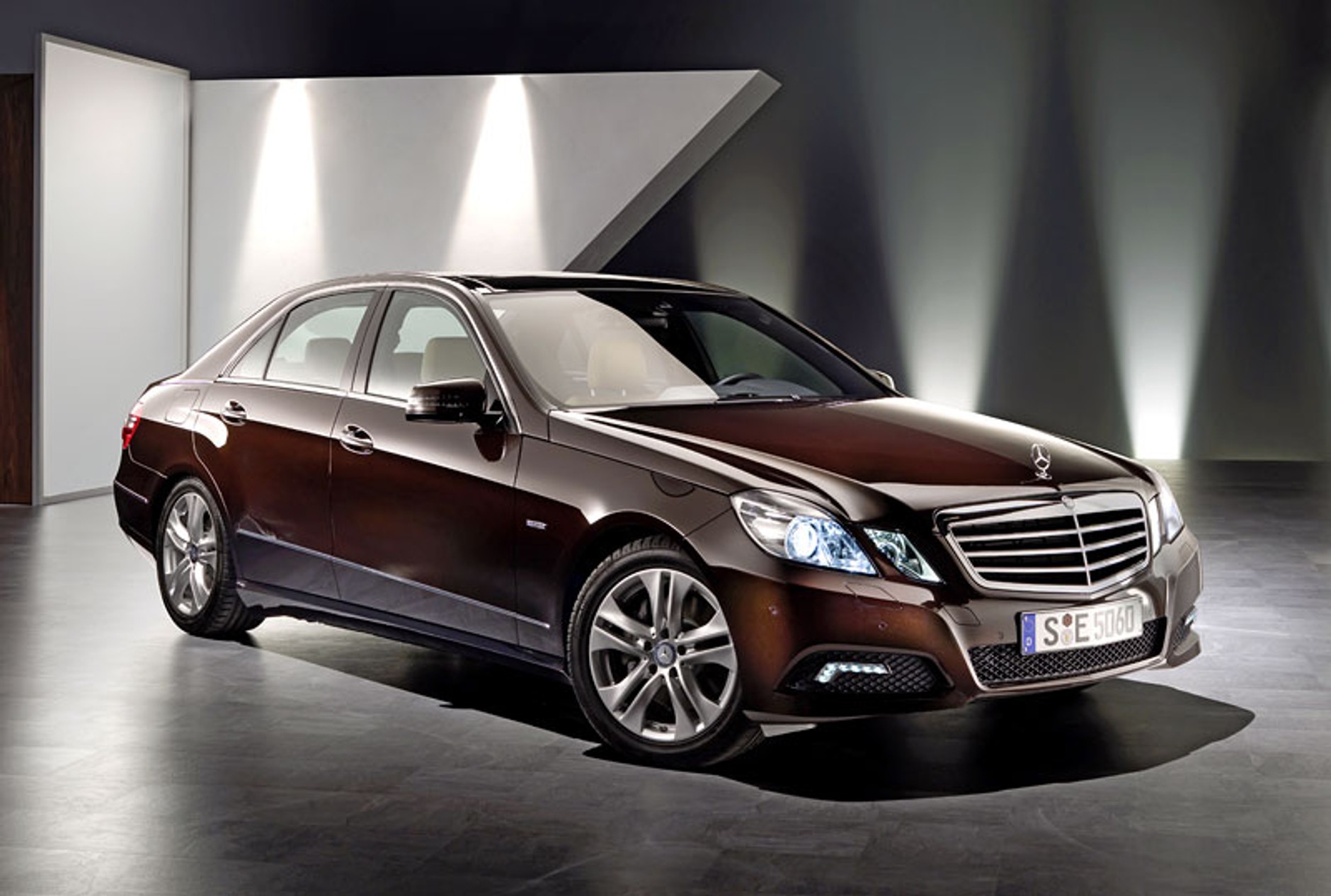 IAA Frankfurt 2009: Mercedes-Benz E - kombi nadjedzie jesienią, sedan kupiło 40 tys. osób