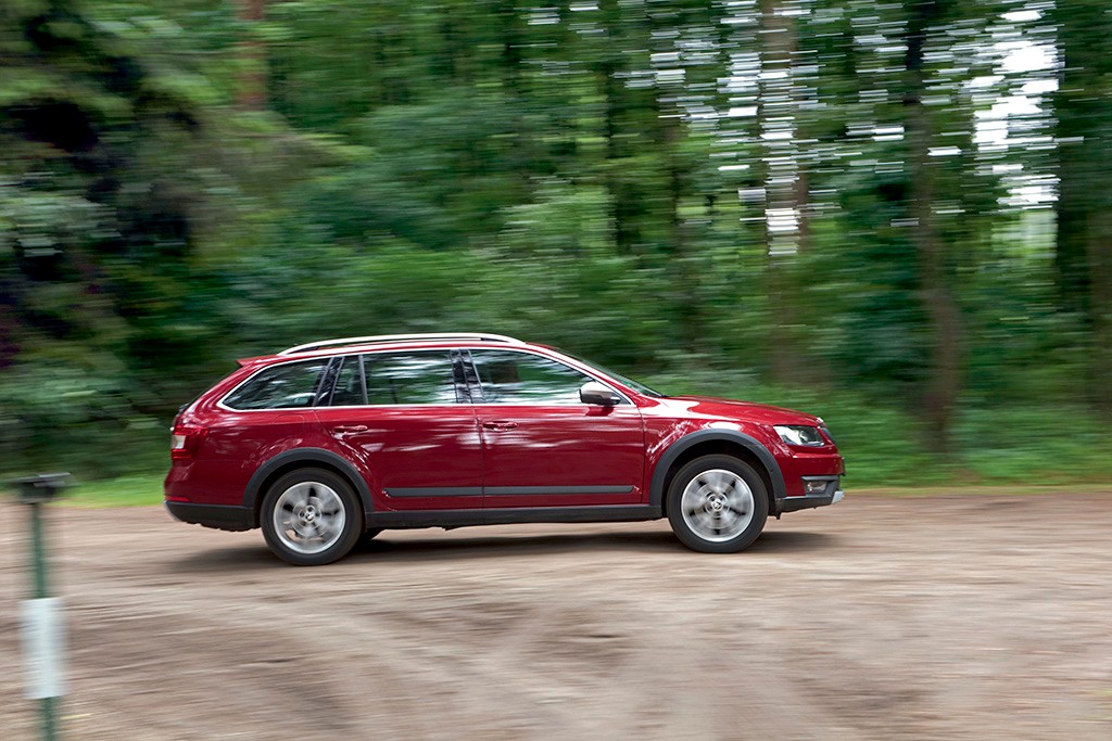 Uterenowione kombi - Seat Leon X-Perience kontra Skoda Octavia Scout i Volkswagen Golf Alltrack