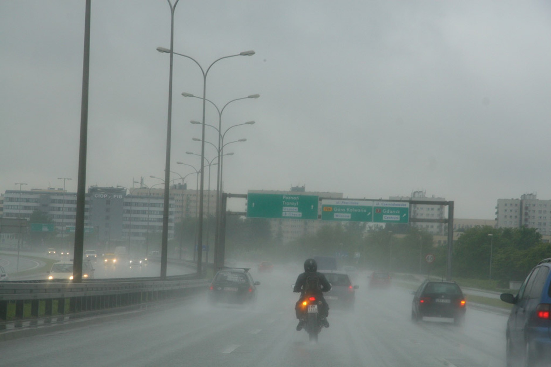 Dlaczego z CB-radiem jedzie się bezpieczniej?