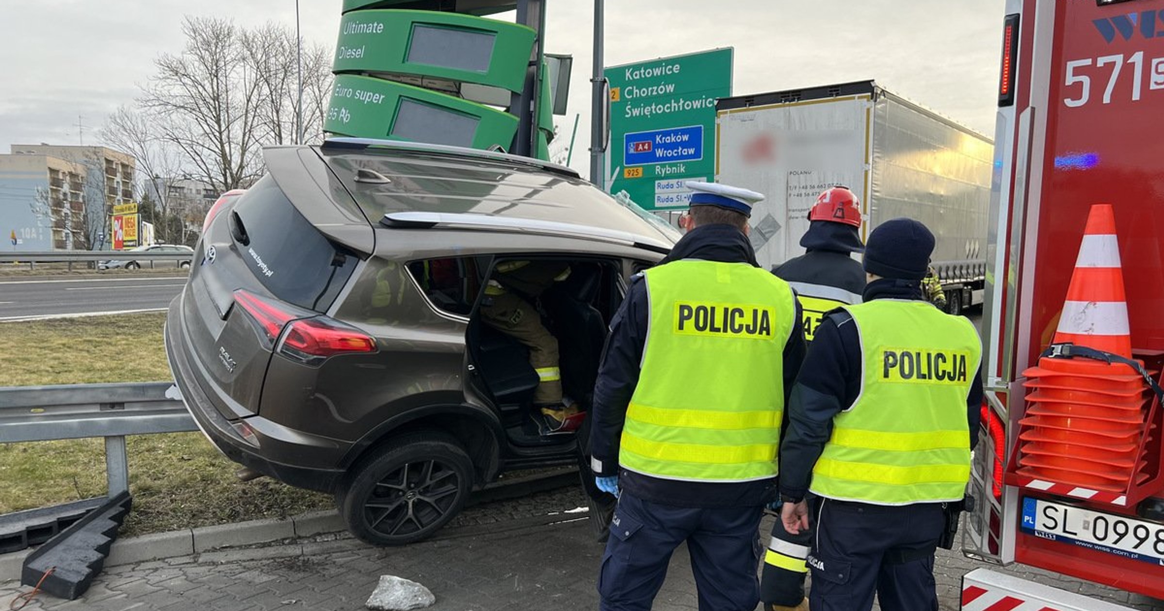 Pijany kierowca ucieczkę zakończył na stacji paliw