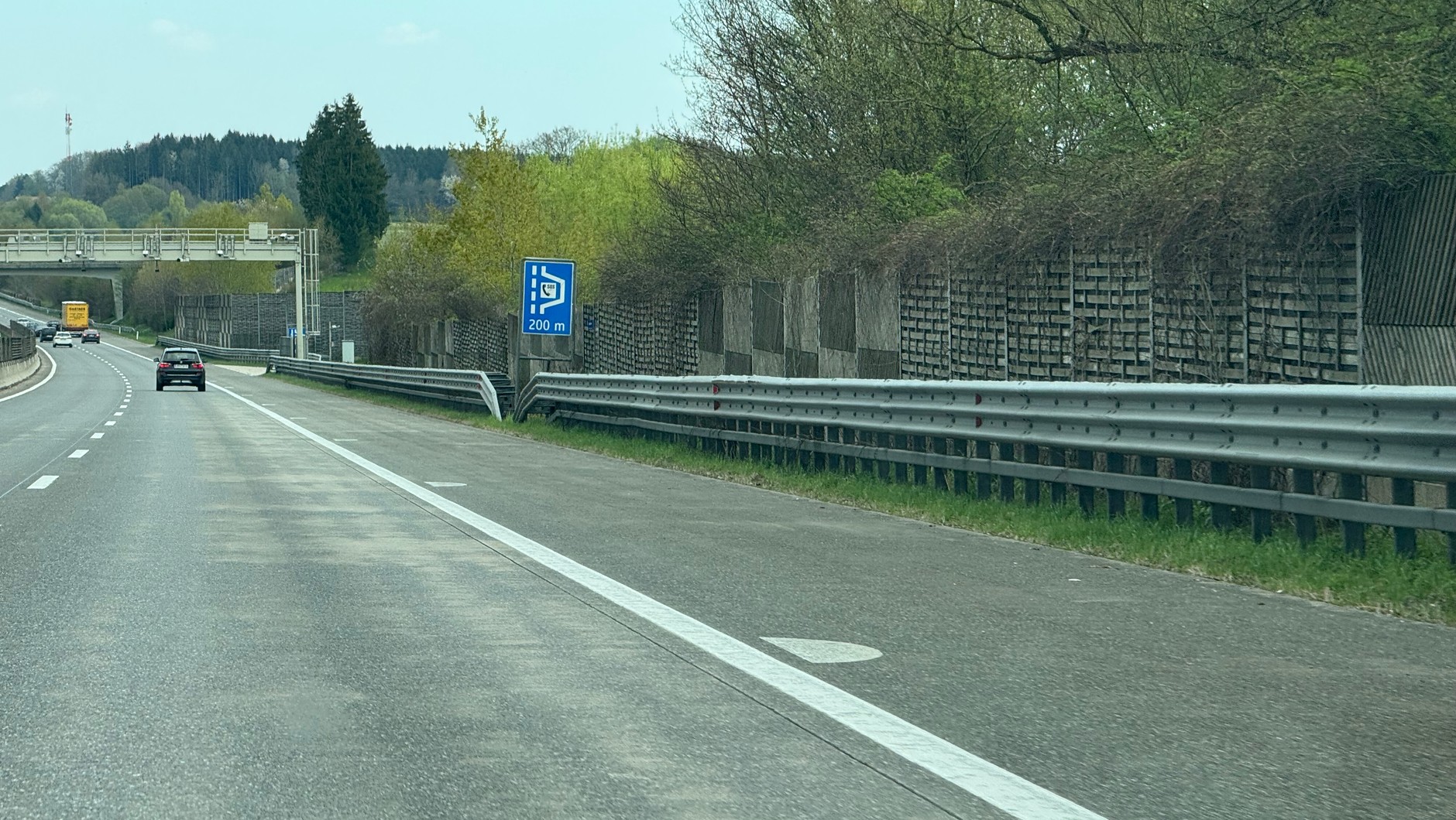 Oznakowanie na drogach Austrii (kropki na drogach), przydatne w przypadku silnej mgły