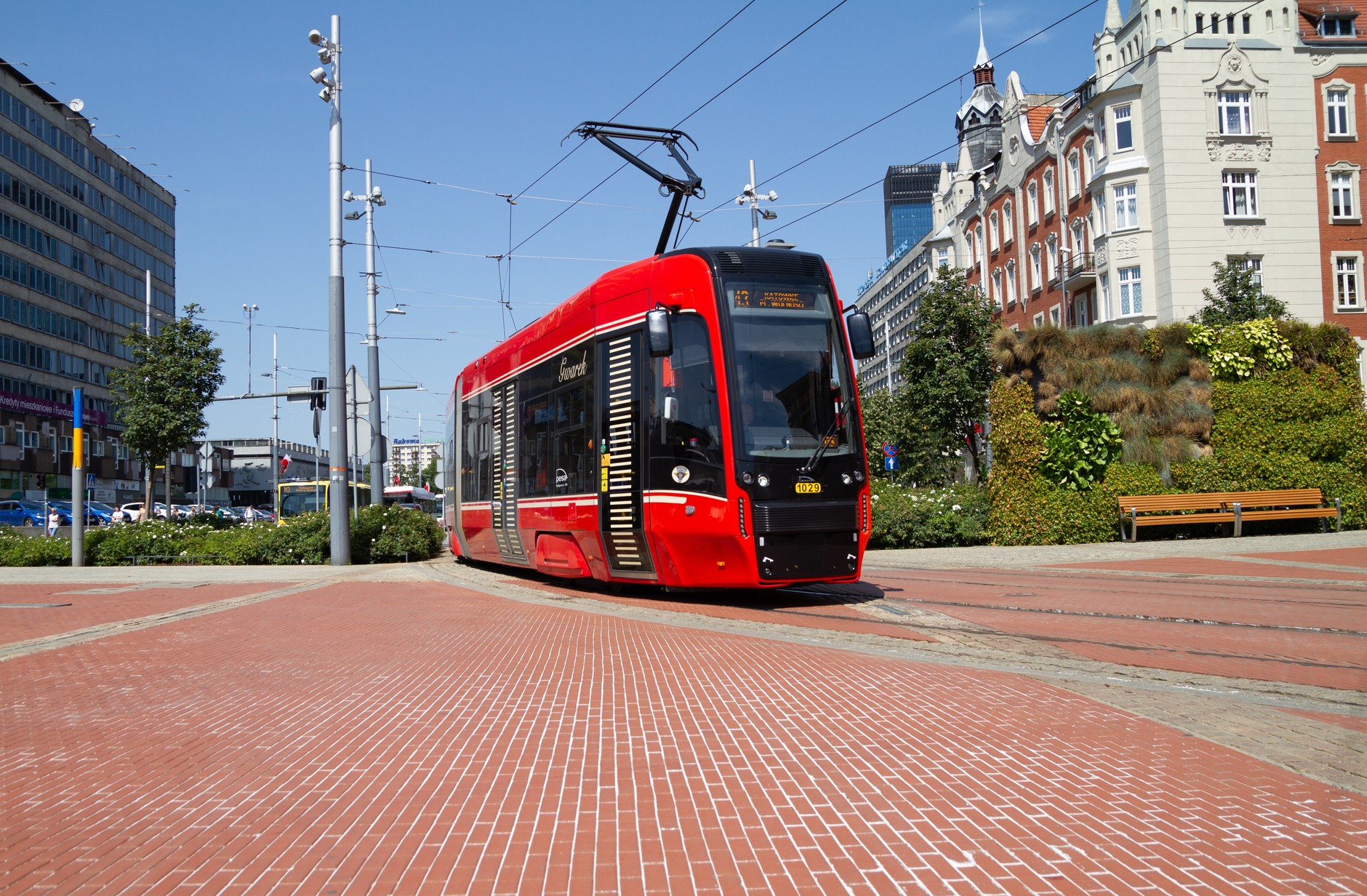 Kierowcy, stosujący zasadę, że duży ma zawsze pierwszeństwo wobec tramwajów, nie mają racji