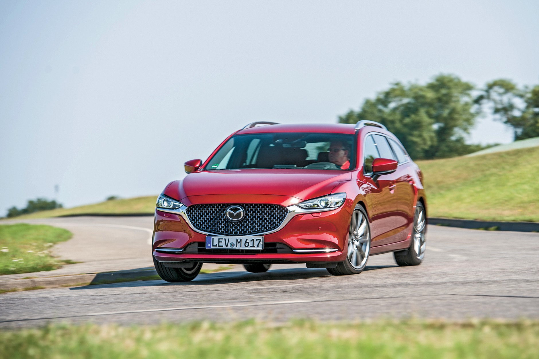 Cztery kombi klasy średniej - Mazda 6