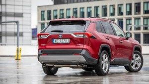 Używana, a wciąż nowa. Nasz test Toyoty RAV4 2.5 Hybrid. Warto kupić?