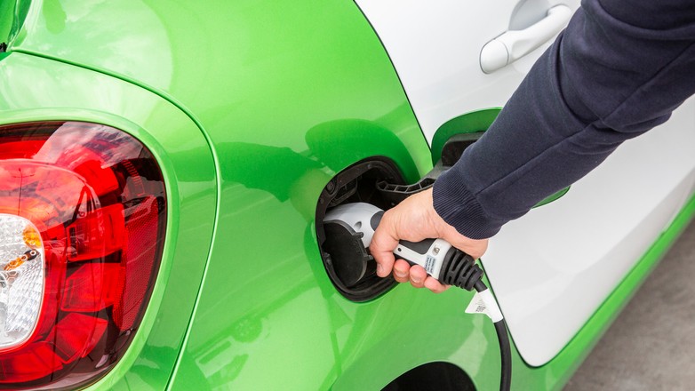 Małe auto na prąd z dopłatą? Poczekamy, zobaczymy!