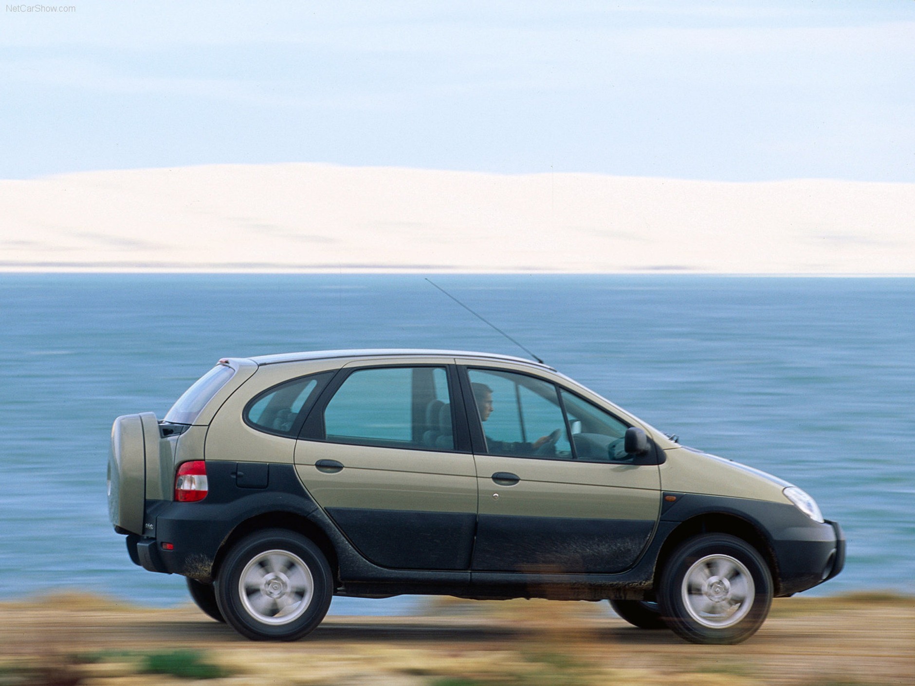 6. Renault Scenic RX4