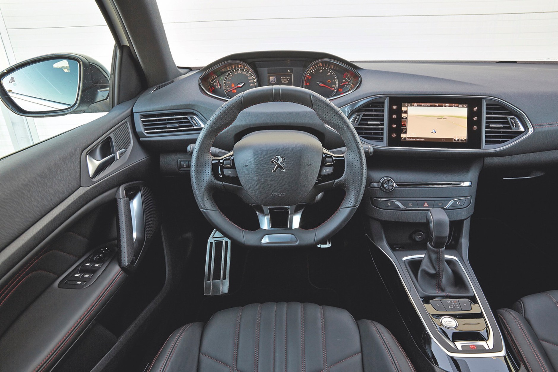 Nowe Renault Megane Grandtour kontra Opel Astra i Peugeot 308