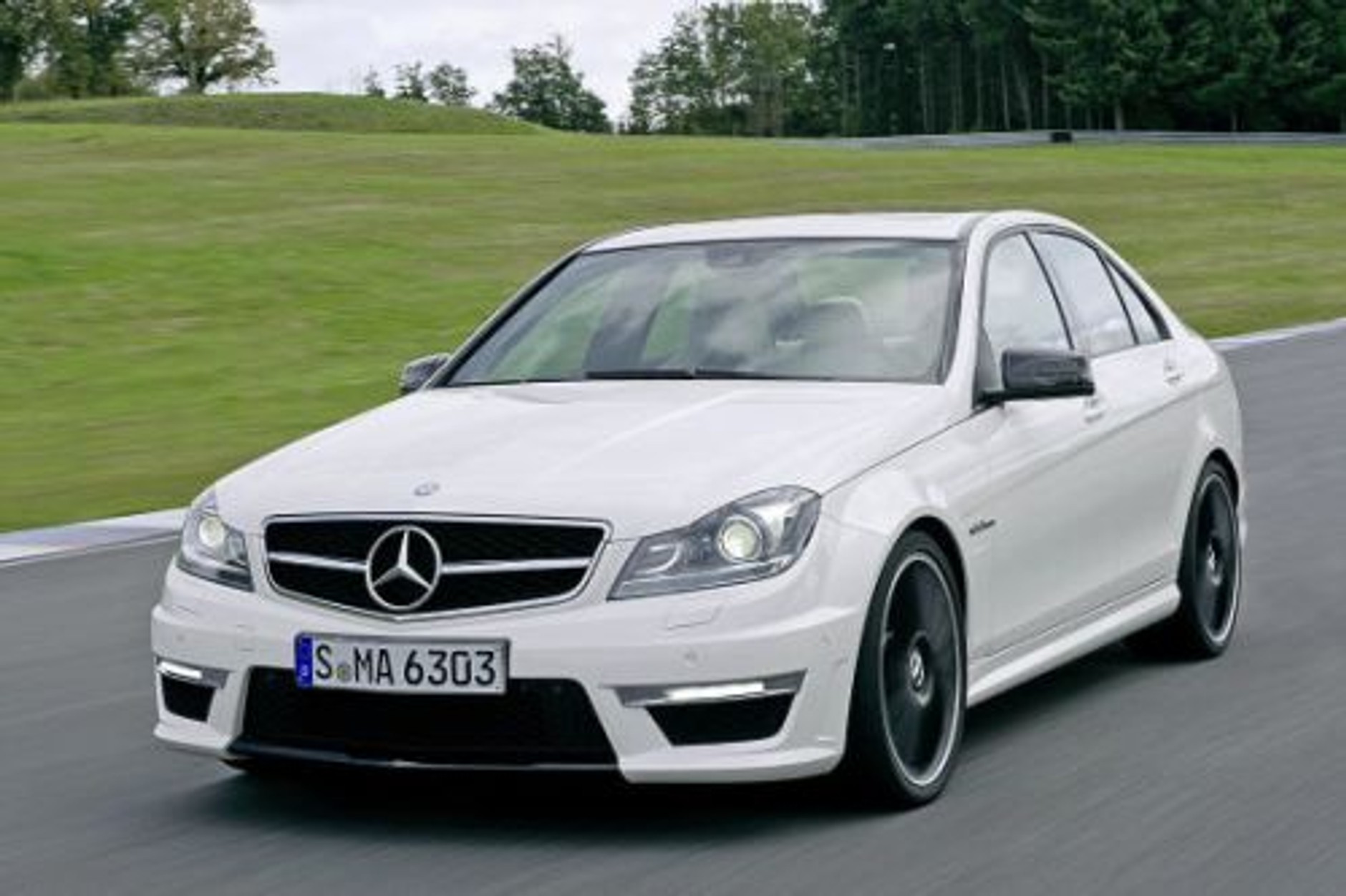 Mercedes C63 AMG 2011 lifting