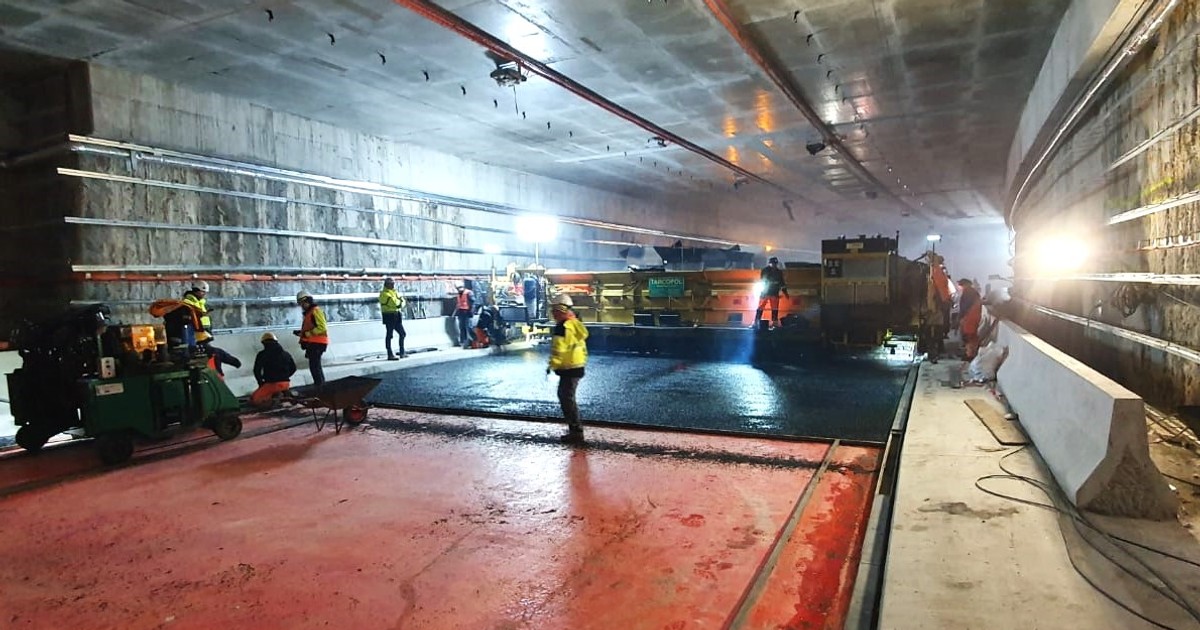 W tunelu pod Świną rozpoczęto asfaltowanie. Finał jest blisko