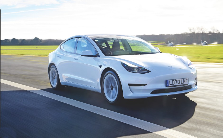 Ford Mustang Mach-E kontra Tesla Model 3