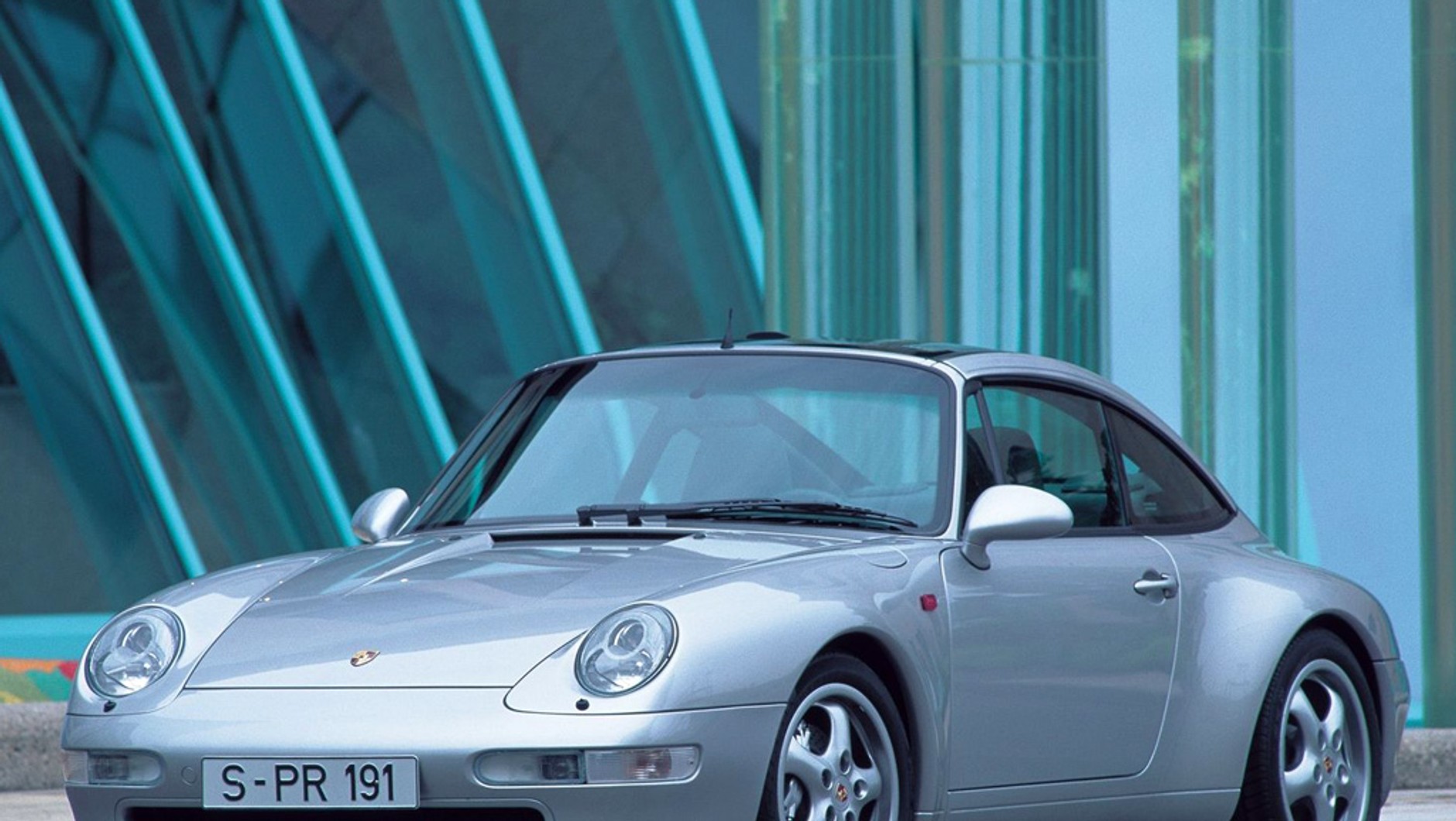 Porsche 911 (993)  – ostatnia generacja z silnikiem chłodzonym powietrzem to model niezwykle poszukiwany.