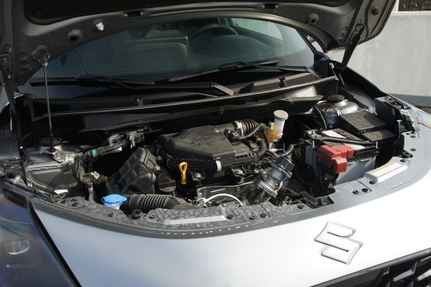 Suzuki Swift 1.2 ma 12-woltowy układ hybrydowy (tzw. miękka hybryda)