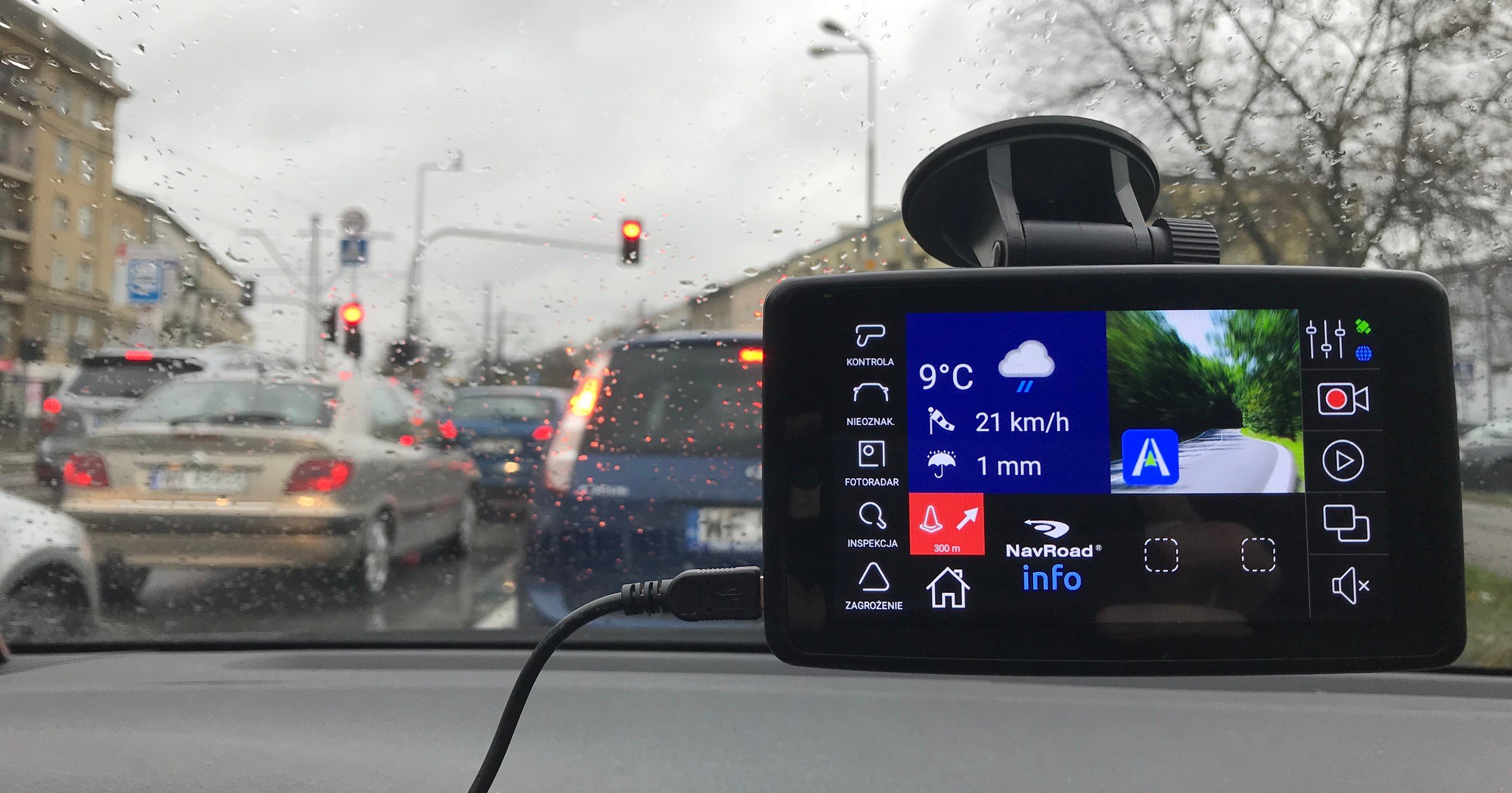 Główne menu urządzenia. Trzeba przyznać, że NavRoad UNI jest dość łatwy w obsłudze.