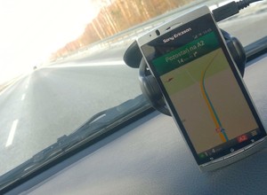 Jak prowadzi darmowa nawigacja Google?