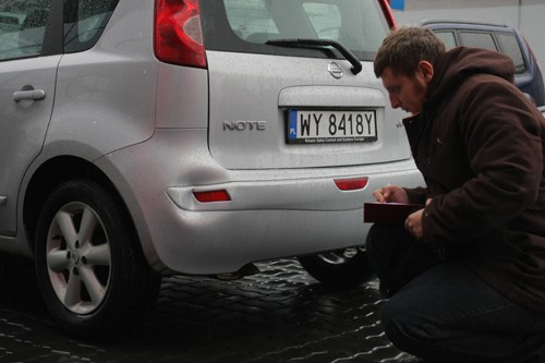 Stłuczka i co dalej? Wzywać policję czy nie?