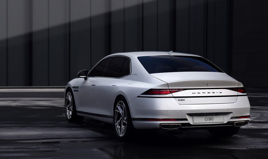 2022 Genesis G90