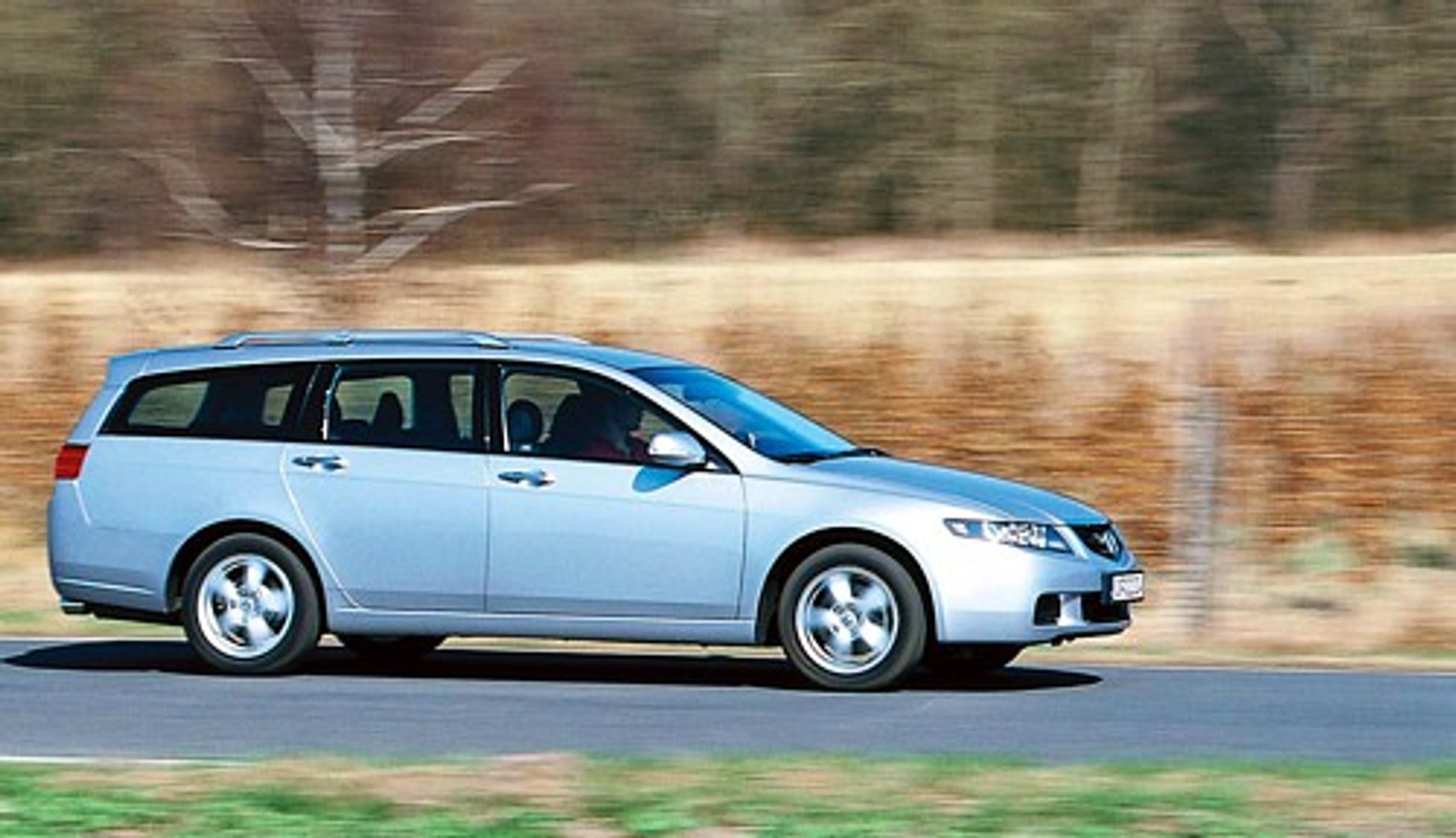 W światłach rampy...