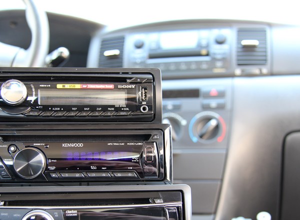 Clarion kontra Sony i Kenwood: brzmienie to nie wszystko