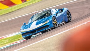 Ferrari SF90 Assetto Fiorano – bezkompromisowy sportowiec