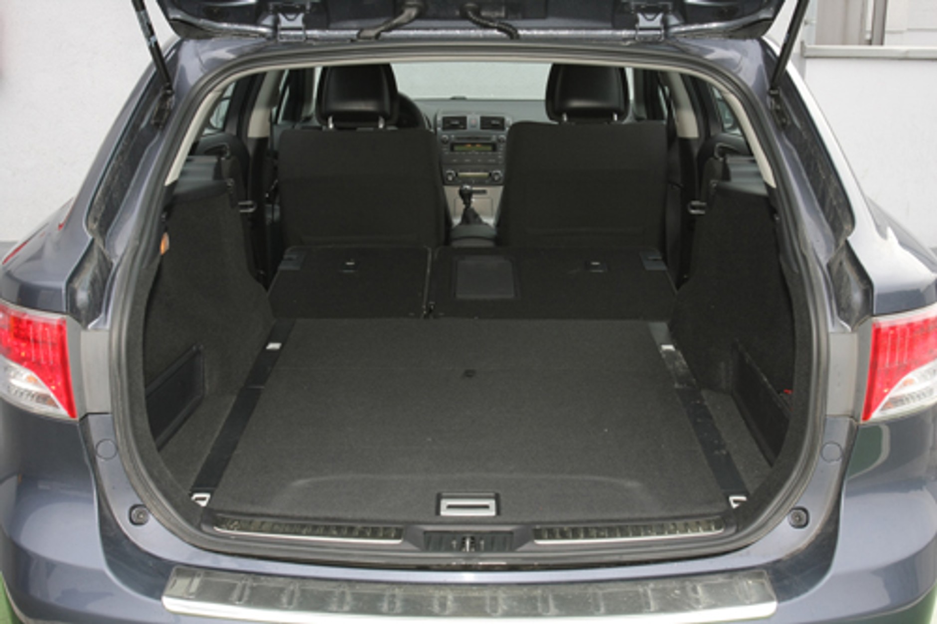 Toyota Avensis 2.0 D-4D - Bez zbędnych fajerwerków