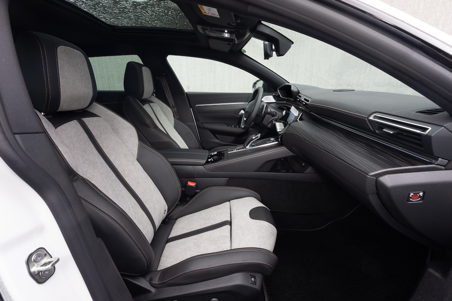 Peugeot 508 HYbrid i 3008 HYbrid4 Plug In – Peugeot umie w hybrydy