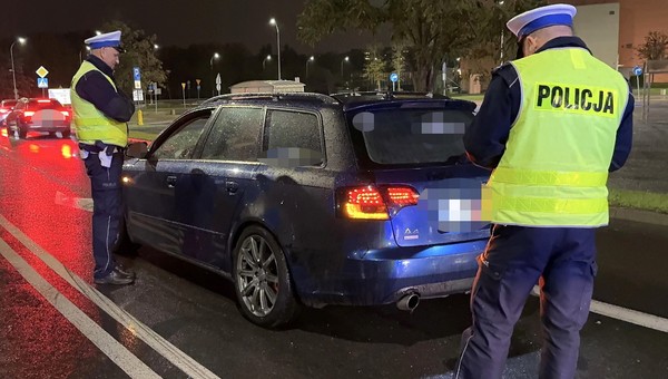 Policjanci z Mokotowa odzyskali luksusowe auto. Pewna klientka je sobie... przywłaszczyła