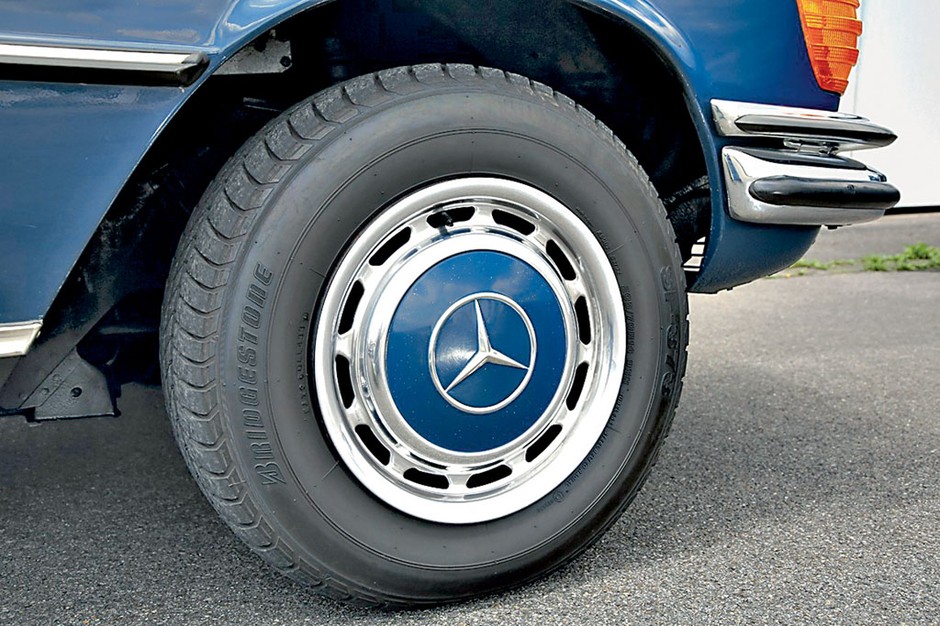 Moc przeciwko wadze lekkiej - Mercedes 350 SE kontra Porsche 911 T