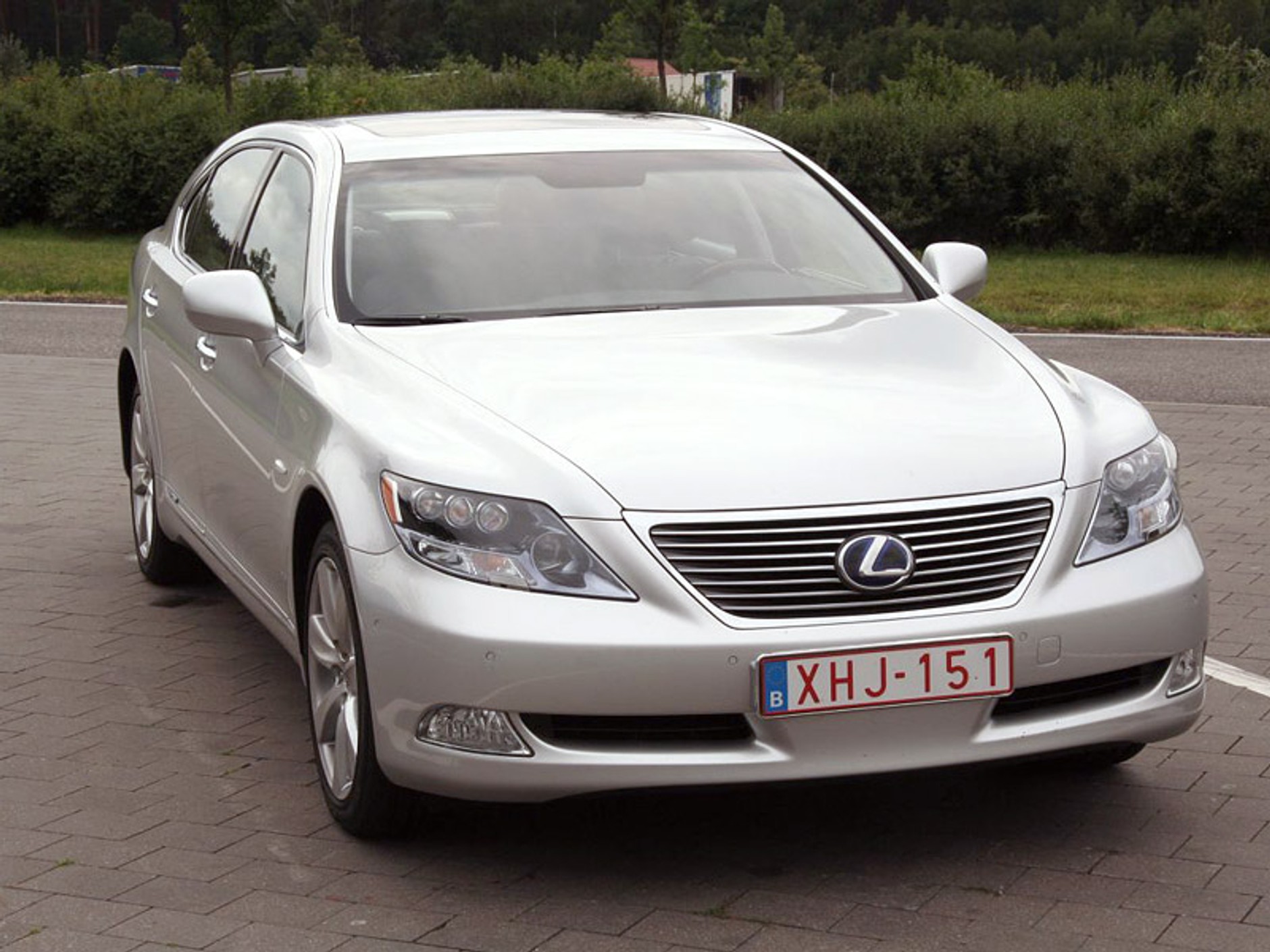 Lexus: hybrydowe wersje modeli GS i LS z większym bagażnikiem